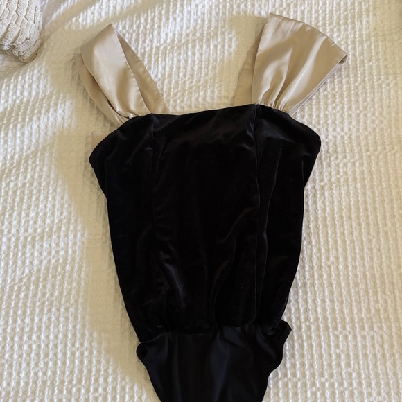 Express Bow Velvet Bodysuit - Picture 8 of 9
